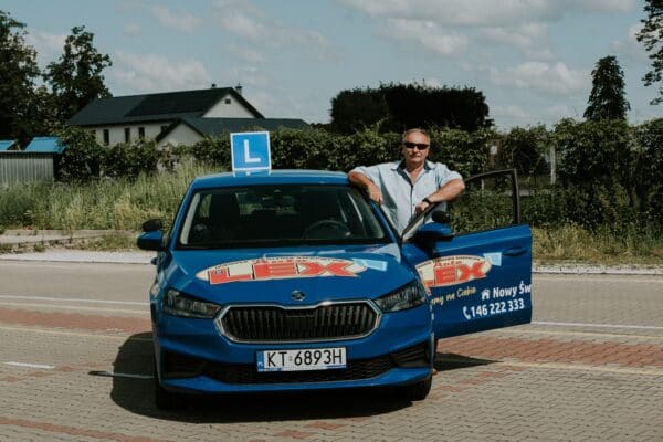 Instruktorzy szkoły jazdy