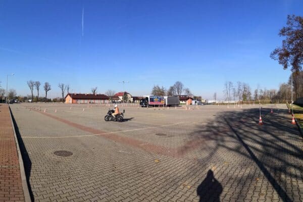 Plac szkoły jazdy