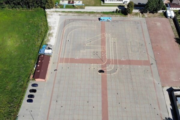 Plac do szkoleń z nauki jazdy